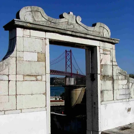 Appartamento Alto De Santo Amaro Terrace Lisbona